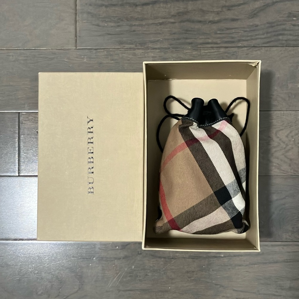 Burberry Fold Up Travel Slippers with Pouch Size S - Picture 11 of 12